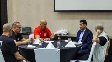 وزير الرياضة وهاني أبو ريدة يجتمعان مع منتخب مصر خلال معسكر الإمارات